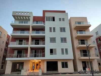 Apartment overlooking landscape and pool 225 m in promenade