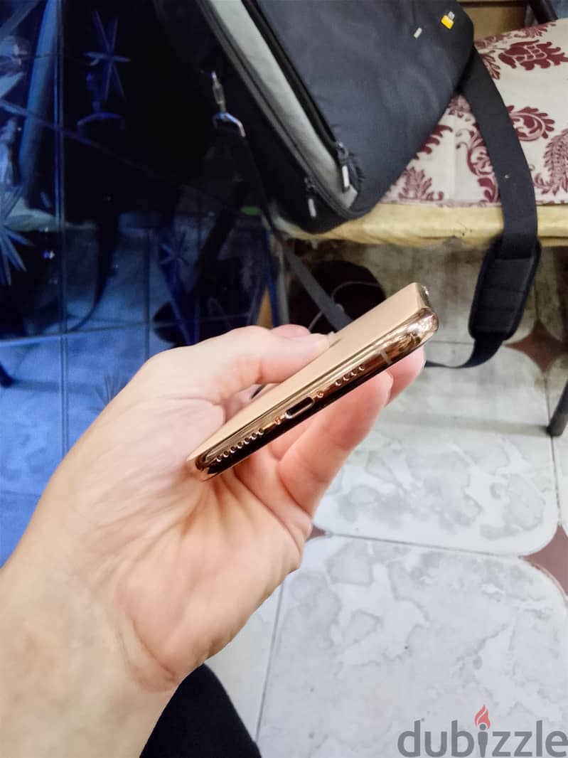 Apple - iPhone 11 Pro Max 3