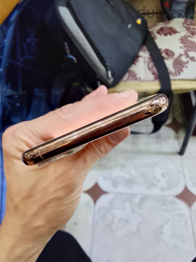 Apple - iPhone 11 Pro Max 4