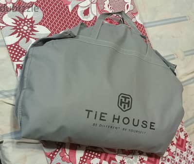 للبيع جاكيت Tie House أصلي (جديد لم يُستخدم)