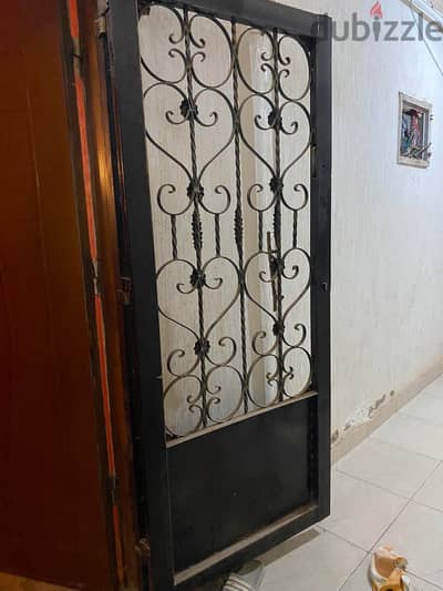 باب حديد مستعمل