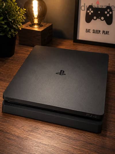 PS4 1TB للبيع بحالة كويسة + 3 دراعات + ألعاب