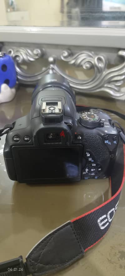 Cannon 700D