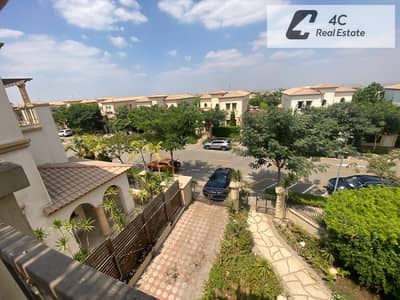 فيلا استلام فوري بمقدم وتكملة أقساط ريسيل بأقل من سعر السوق 4 غرف وغرفة مربية في Uptown Cairo المقطم للبيع