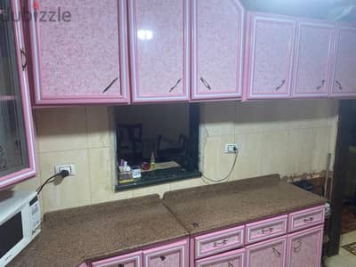 مطبخ كامل بحالة ممتازة