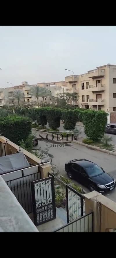 شقة للبيع في مدينة العبور الحي السادس فيلات أميز وأرقى أحياء مدينة العبور في أميز موقع بالقرب من مسجد التيسير أول بلكونة بعد الأرضي متشطبة تشطيب الترا
