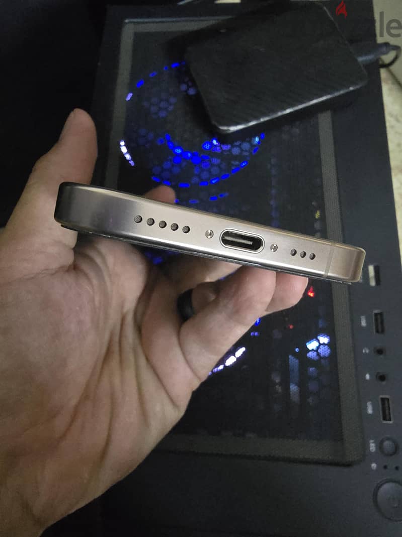 Apple - iPhone 16 Pro 2