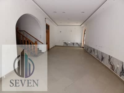 *Ultra-modern administrative villa for rent, 700 sqm, licensed, prime location in Sarayat Al Maadi*