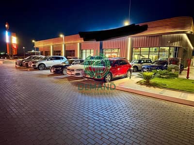 للايجار معرض عربيات متشطب 320 متر وجاهز ب ١٩٣ الف جنيه على طريق الواحات ٦ اكتوبر