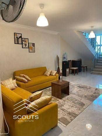فرصه مميزه جدا فيلا للبيع  استثمار + سكن اطلاله مميزه علي اللاندسكيب تصميم اوروبي  لوكيشن مميز جدا قريب من الجامعه الامريكيه AUC وهايد بارك hyde park