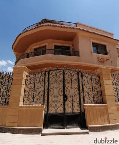 للبيع فيلا بموقع مميز جدا 525متر