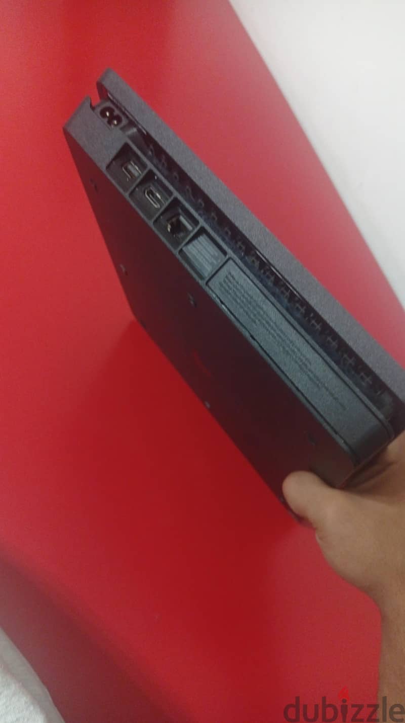 PlayStation 4 slim 2