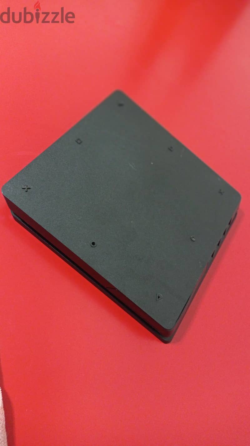PlayStation 4 slim 3