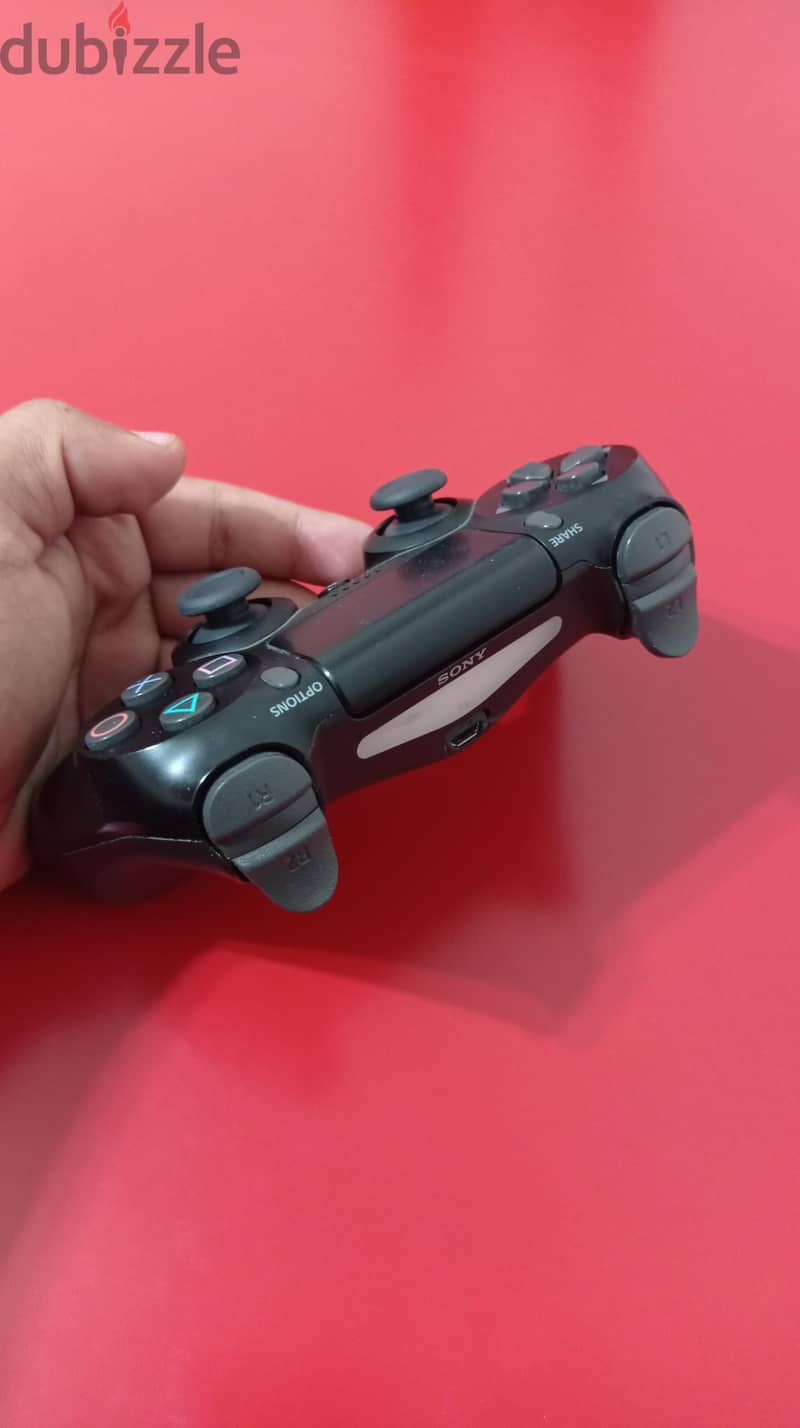 PlayStation 4 slim 5