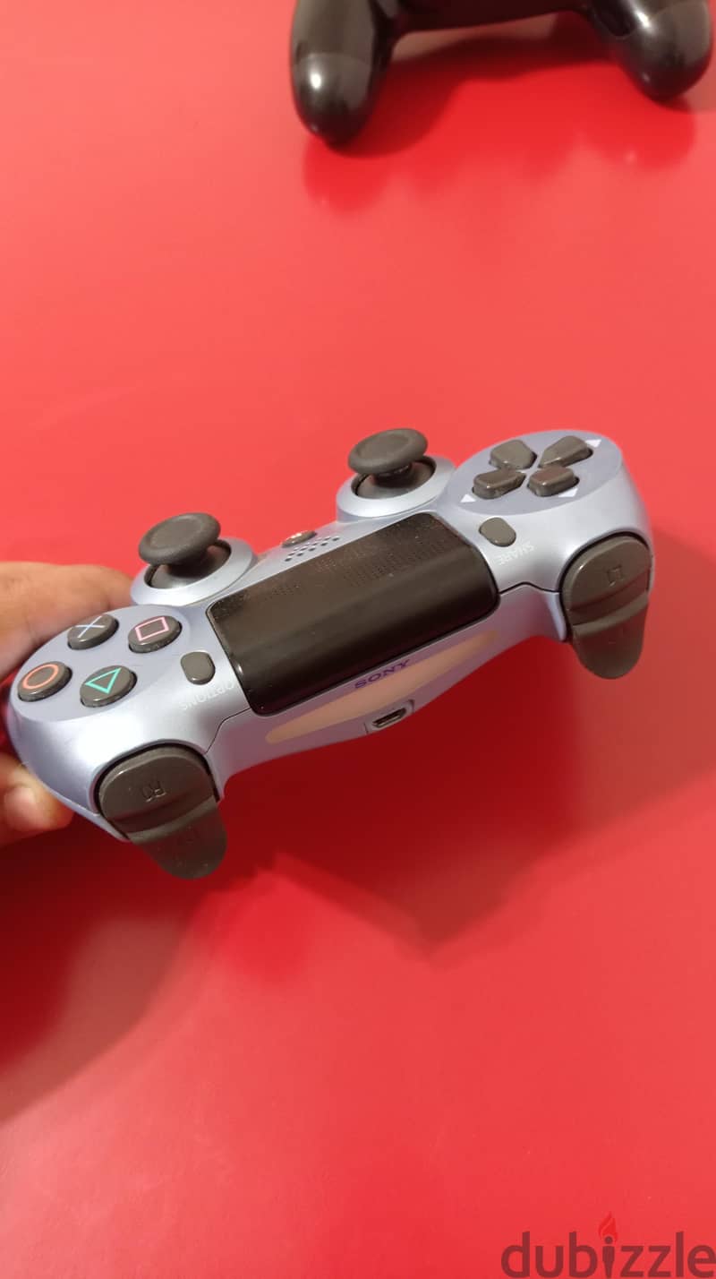 PlayStation 4 slim 7