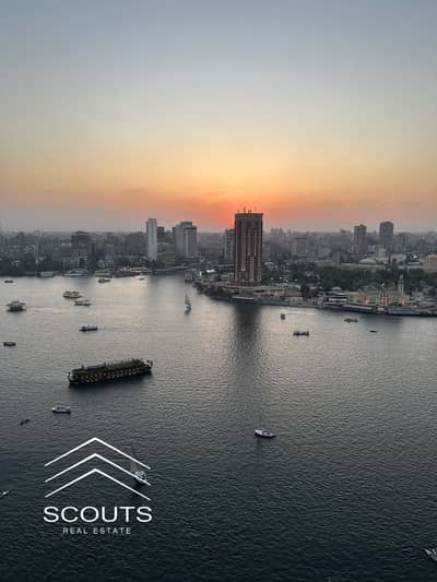 استلم فوري بنص السعر والشركه هتسددلك الباقي باعلي عائد استثماري بالدولار بيوصل ل 22 % اطلاله بانوراميه علي النيل متشطب بالتكييفات والفرش