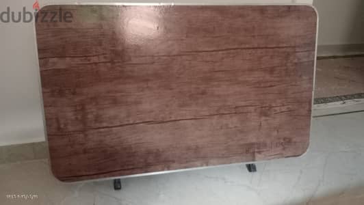 طربيز ه طعام أرضية بحاله الجديد
