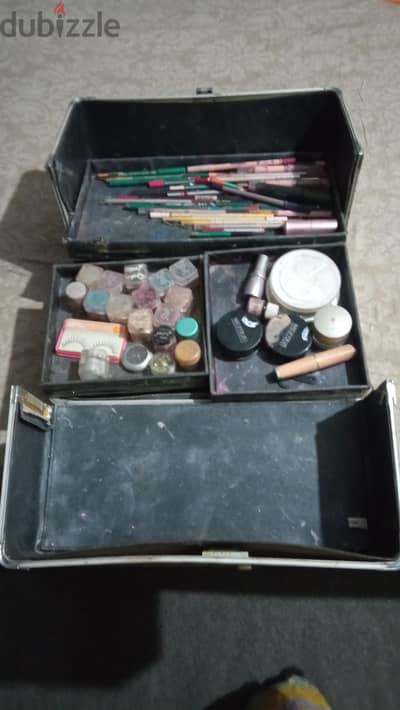 حقيبة مكياج  للميك اب ارترست