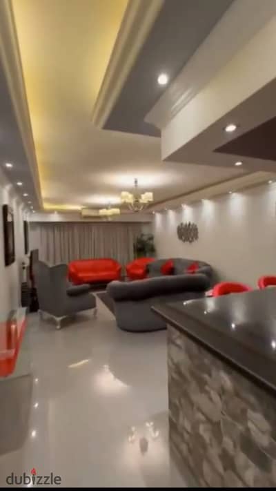 شقه للبيع ارض الجولف 130 م مفروش 3 غرفه ورسبشن وحمام ومطبخ دور تامن 2 اسانسير