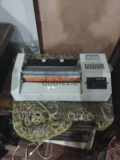 للبدل او للبيع ماكينة تغليف ورق