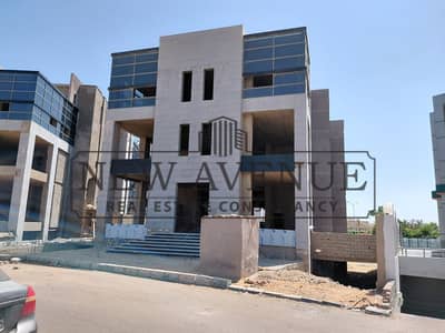 مبني تجاري مستقل بموقع مميز  للإيجار في القاهره الجديده New Cairo