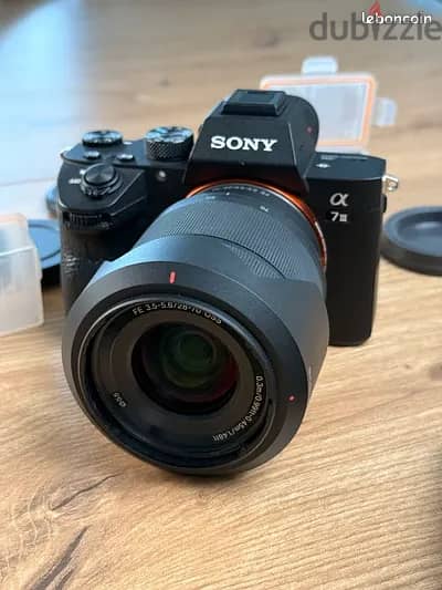  للبيع — Sony A7 III + عدسة FE 24-105mm f/4 G OSS
