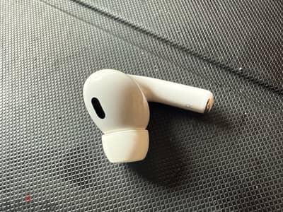 AirPods pro 2 lighting right bud