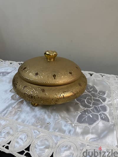 بونبونيرة صيني مذهبة