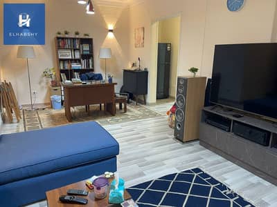 قرب عرابى الرئيسى شارع راقى 100م فى المهندسين مجهزة بالكامل ( سنوى فقط ) شقة للإيجار .