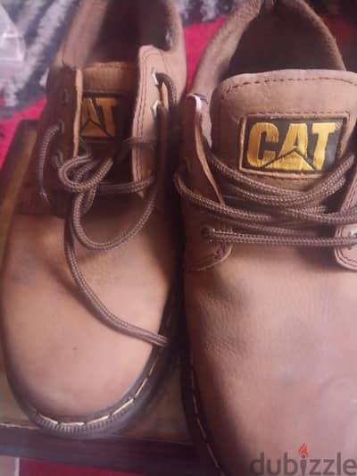 حذاء cat اصلى مستعمل بحاله ممتازه مقاس ٤٣