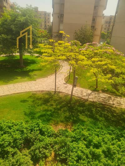 For rent, an apartment of 131 m with a garden view, close to the services of the phase, the mosque, the pharmacy, and Al-Faruq supermarket.