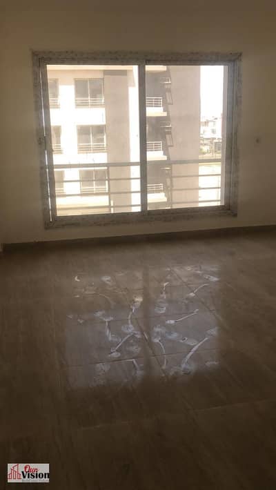 لبيع شقة مميزة في جنة زايد 2  140 متر | الدور الثاني  3 غرف نوم 3 حمامات بحري صريح  السعر :  - مقدم 5800000 متبقي 6 اقساط قيمة القسط 54000  بإجمالي 32