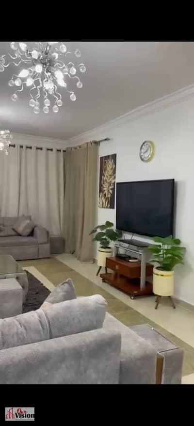 للإيجار بـ "جنة 2" الشيخ زايد - سكن فندقي متكامل  شقة 130م (3 غرف + 2 حمام)، دور رابع، مفروشة بالكامل بأحدث الأثاث والأجهزة، جاهزة للسكن الفوري. 