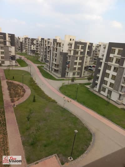 For sale: Apartment in Compound Janna 2 - Sheikh Zayed  A residential opportunity with a strategic location and a panoramic view: Pay off the installments Area: 130 meters. Division: 3 rooms + 2 bathrooms. Floor: A