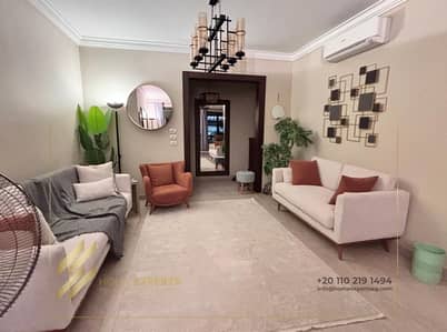 Modern furnished apartment for rent in Eastown