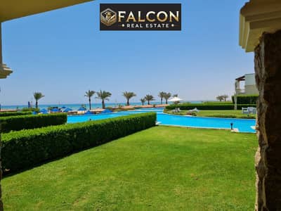 Beachfront Chalet, less than 200 sq m, 1 million EGP discount off the price. Ready for viewing in Blue Blue Village, Ain Sokhna, on the Zaafarana Road
