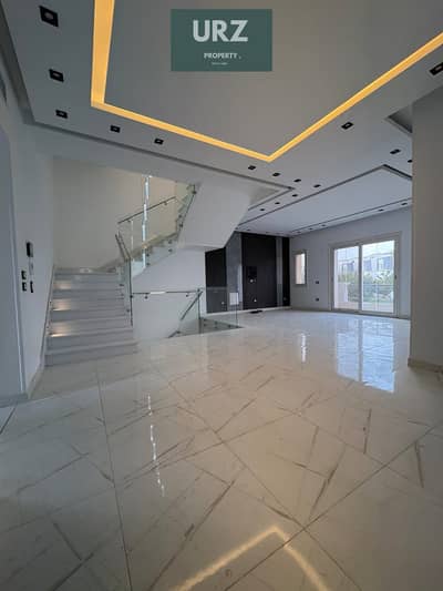 Villa for sale with a swimming pool a real bargain at a great price minutes from Palm Hills and Mountain View and close to Mivida and Sodic