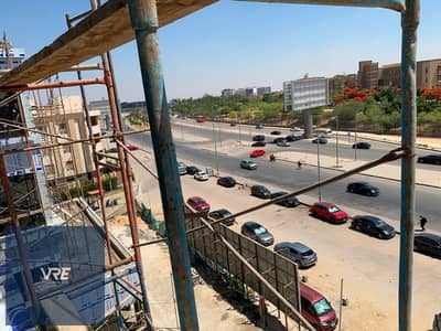 بمقدم 20% وتقسيط حتي 42 شهر واستلام خلال اشهر مكتب ادارى للبيع 306م شامل التشطيب في التجمع الخامس واجهه امام الجامعه الامريكيه بجوار Point 90 Mall