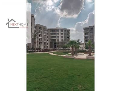 For Sale Apartment in Hyde Park Compound ready to move at the Best Price! Fifth Settlement. Prime Location.