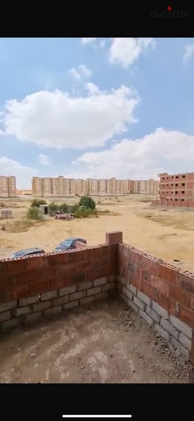 شقه للبيع في مدينه بدر في الشماليه الجديده العماره دبل فيس علي المترو متاح اول بلكونه يمين الوجهه 3غرف 2حمام 2بلكونه ومتاح الدور التالت كله 3غرف 2حمام