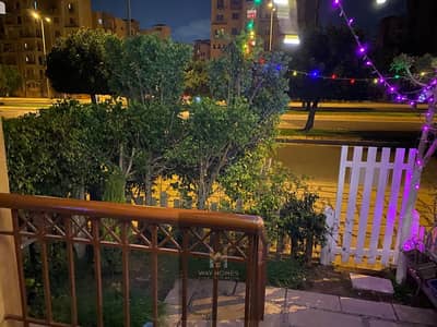 شقه 98 متر 45 جاردن مجموعه 18 متكونه من 2 نوم وحمام واحد فيو شارع وباركينج خالصه