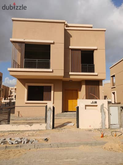 A villa for a limited time, 4 bedrooms, immediate occupancy, with a stunning view overlooking the landscape, for sale in Taj City Compound, New Cairo.