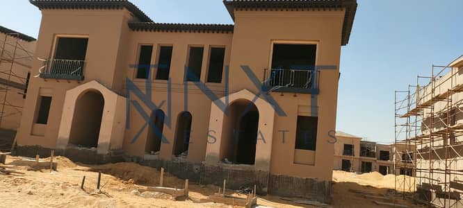 للبيع توين هاوس كورنر في فيليدج ويست village west درة | 270م | 4 غرف نوم | 4 حمام | واجهة بحرية | جاهز للسكن | موقع مميز