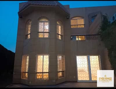 توين هاوس متشطب ومفروش بالكامل بالمطبخ والتكيفات والأجهزة للايجار مفروش 5 غرف نوم بمينا جاردن سيتي twin house for rent in Mena garden city 6 October
