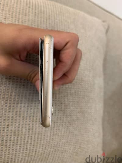 للبيع ايفون 6s مساحة 32 GB الشاشة عطلانه والبطارية عطلانه