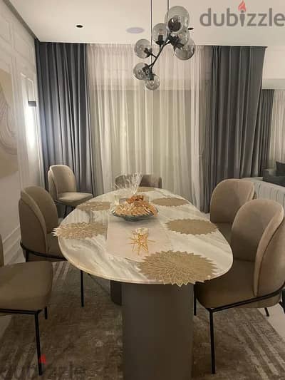8 dining table chairs as new