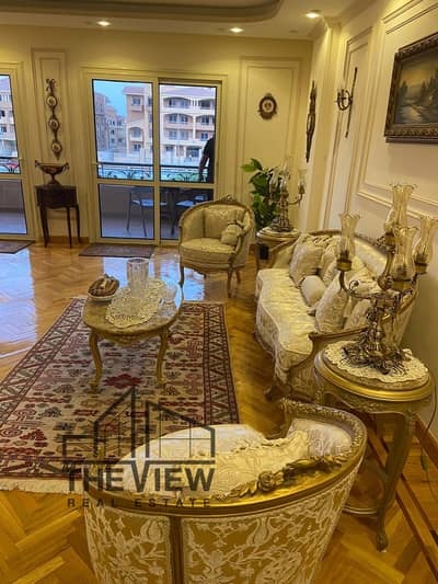 North-facing apartment with parquet flooring 168 m first floor