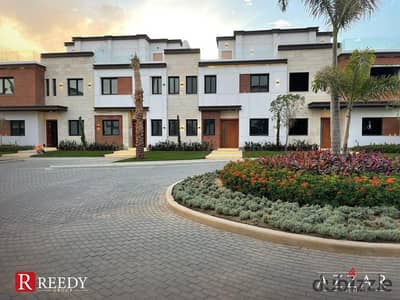 Townhouse at an unbeatable price! 5 master bedrooms with ensuite bathrooms, ready for immediate occupancy, with down payment and installments until 20