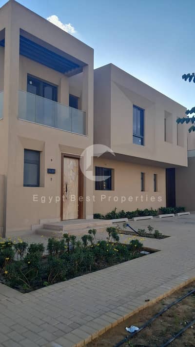 تاون هاوس للبيع في موقع مميز جاهز للسكن بالتقسيط من سوديك فاى الشيخ زايد .