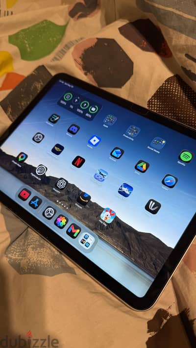 iPad 10th generation بحالة ممتاااازة‼